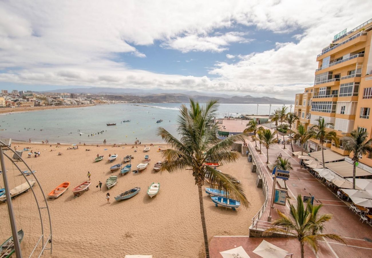 Apartment in Las Palmas de Gran Canaria - On the first line of Canteras beach Sea view