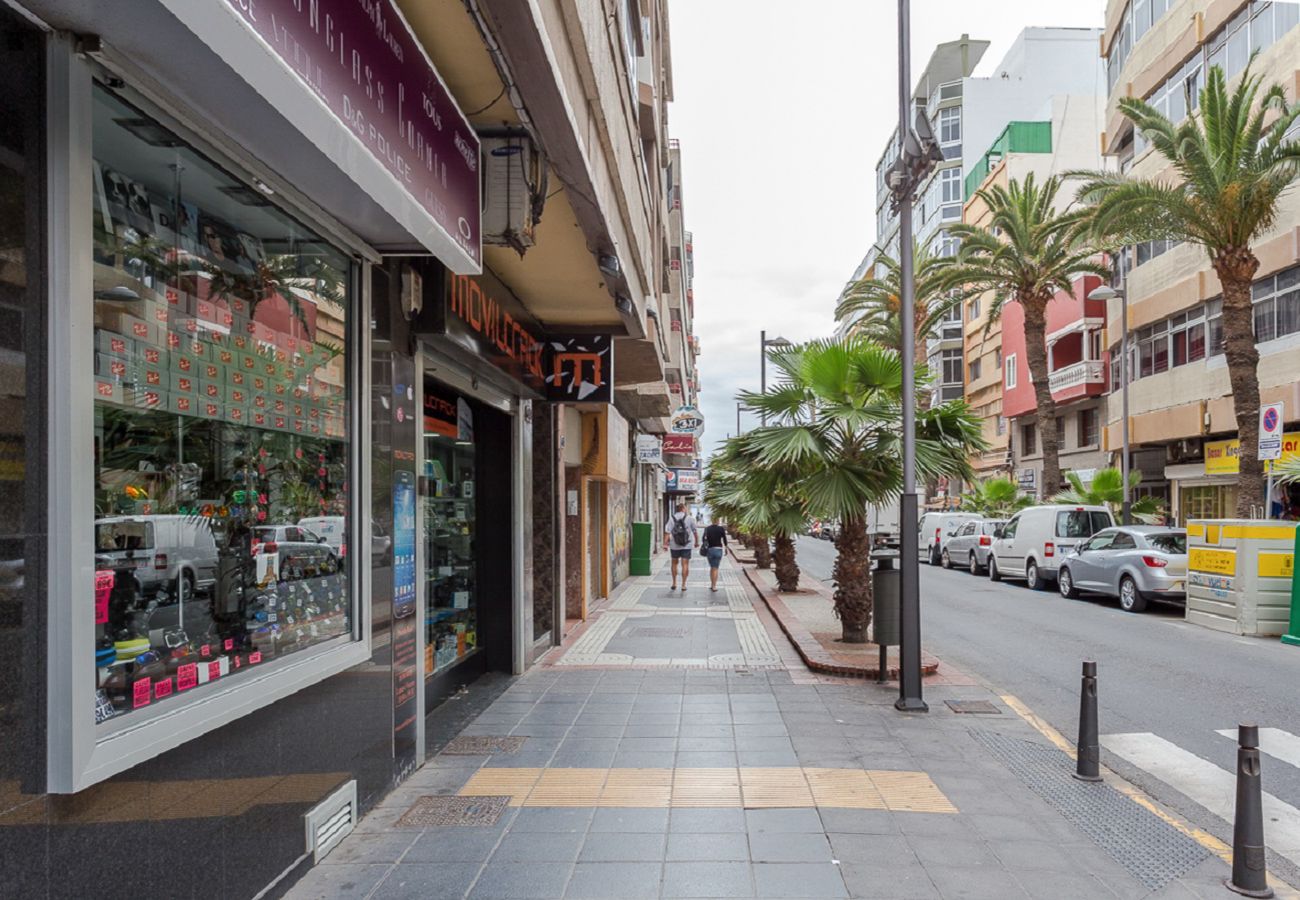 Apartment in Las Palmas de Gran Canaria - Studio 21 with balcony on Las Canteras beach