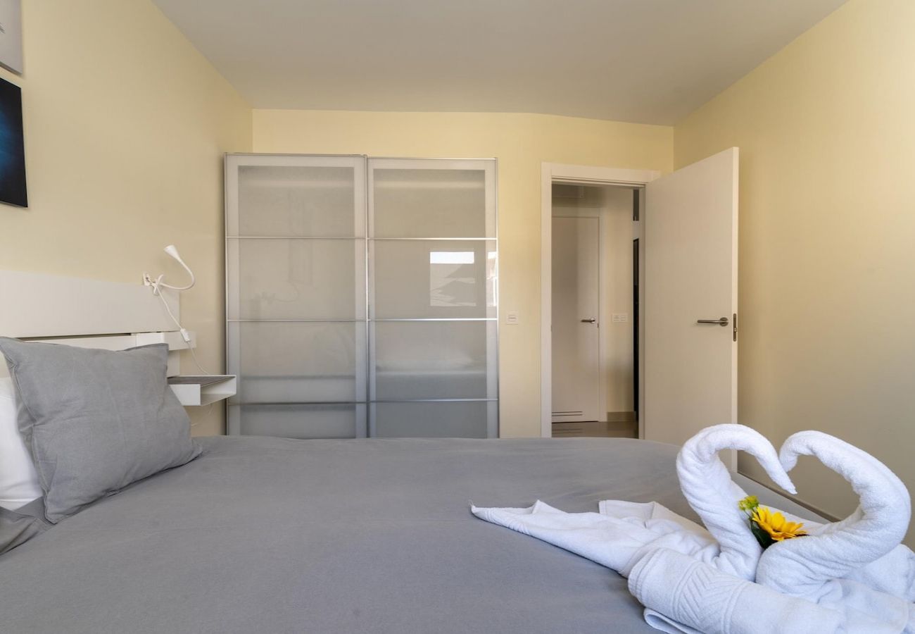 Apartment in Las Palmas de Gran Canaria - Nuevos Lightbooking Livian Suites Las Palmas 4 A 