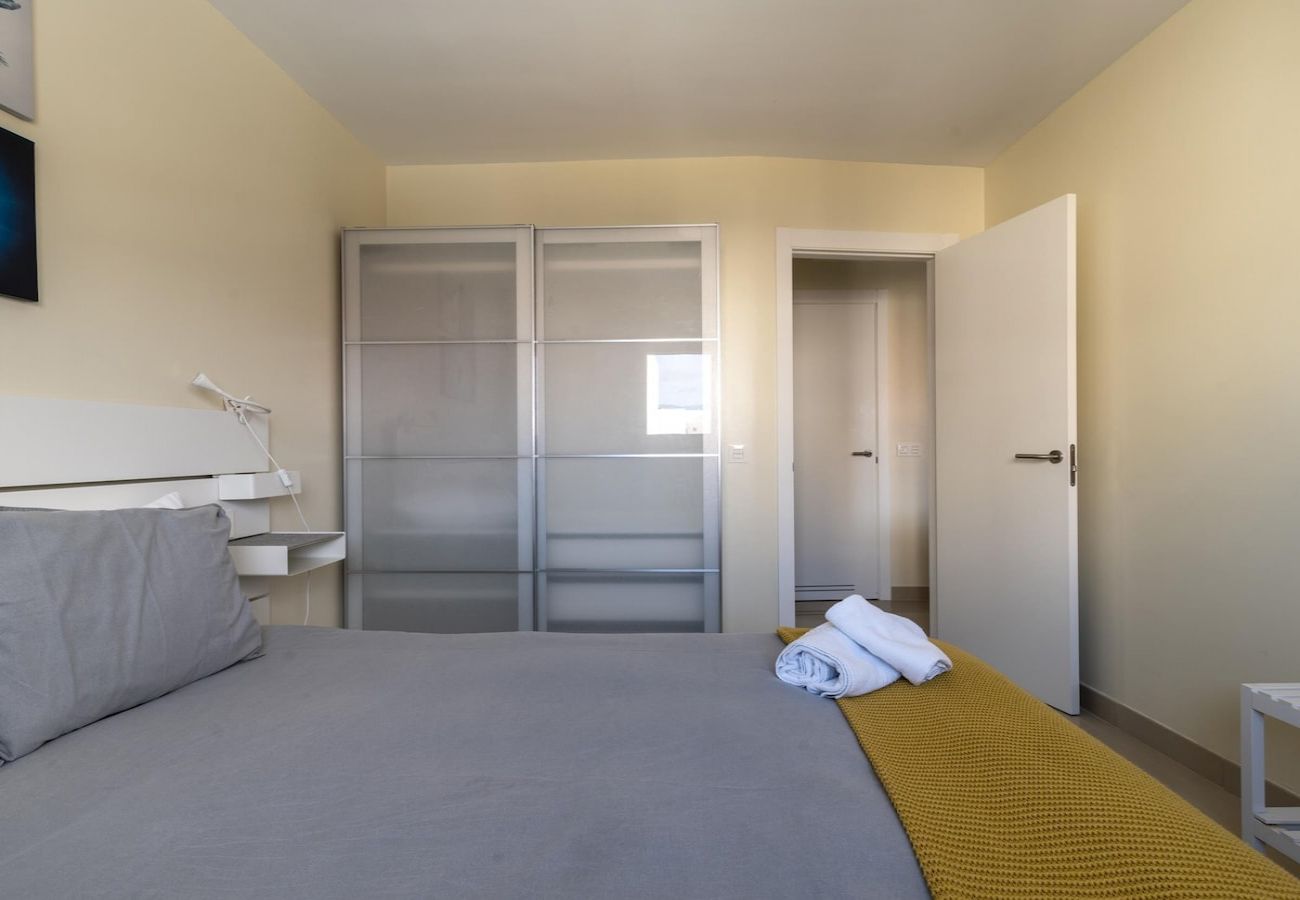 Apartment in Las Palmas de Gran Canaria - Nuevos Lightbooking Livian Suites Las Palmas 5 A 