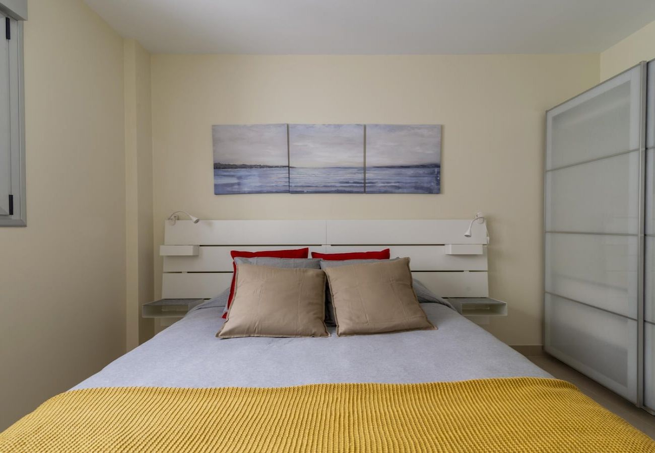 Apartment in Las Palmas de Gran Canaria - Nuevos Lightbooking Livian Suites Las Palmas 