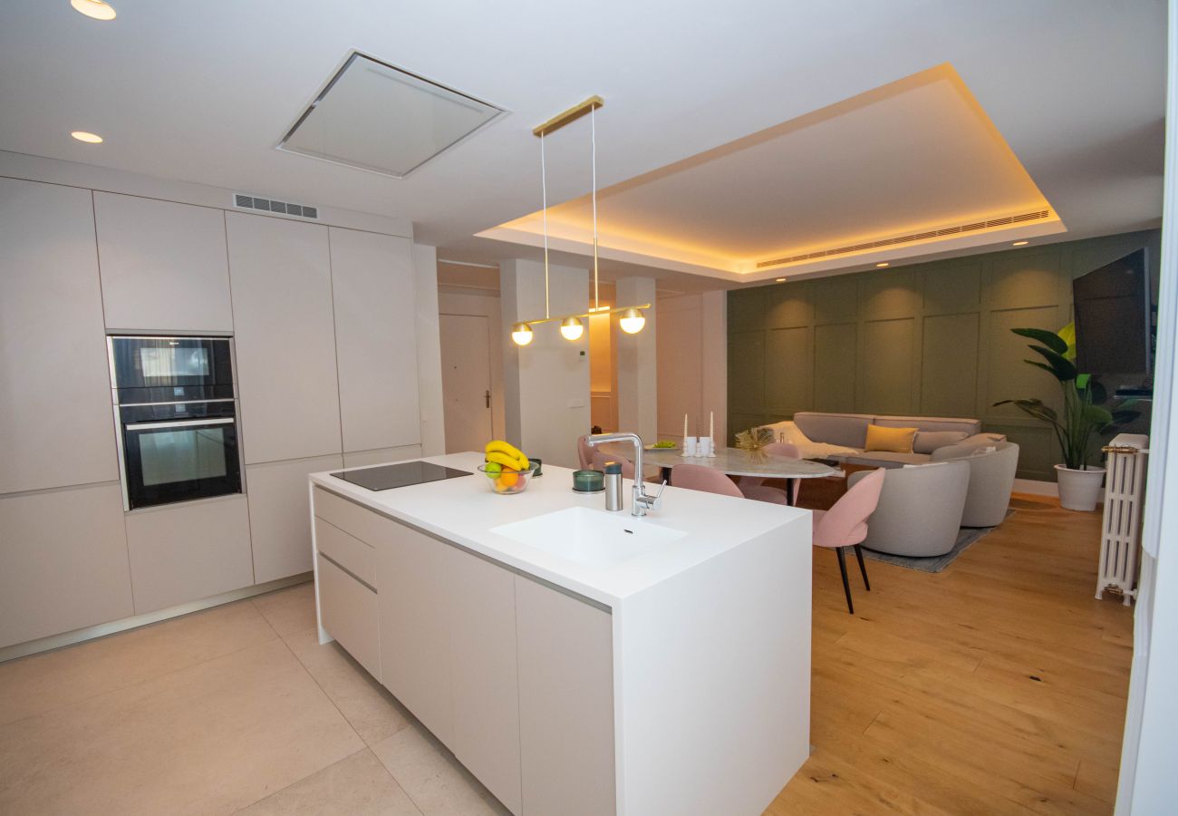 Apartment in Madrid - Luxurious and Elegant Calle Alcalá Madrid Center ALC35