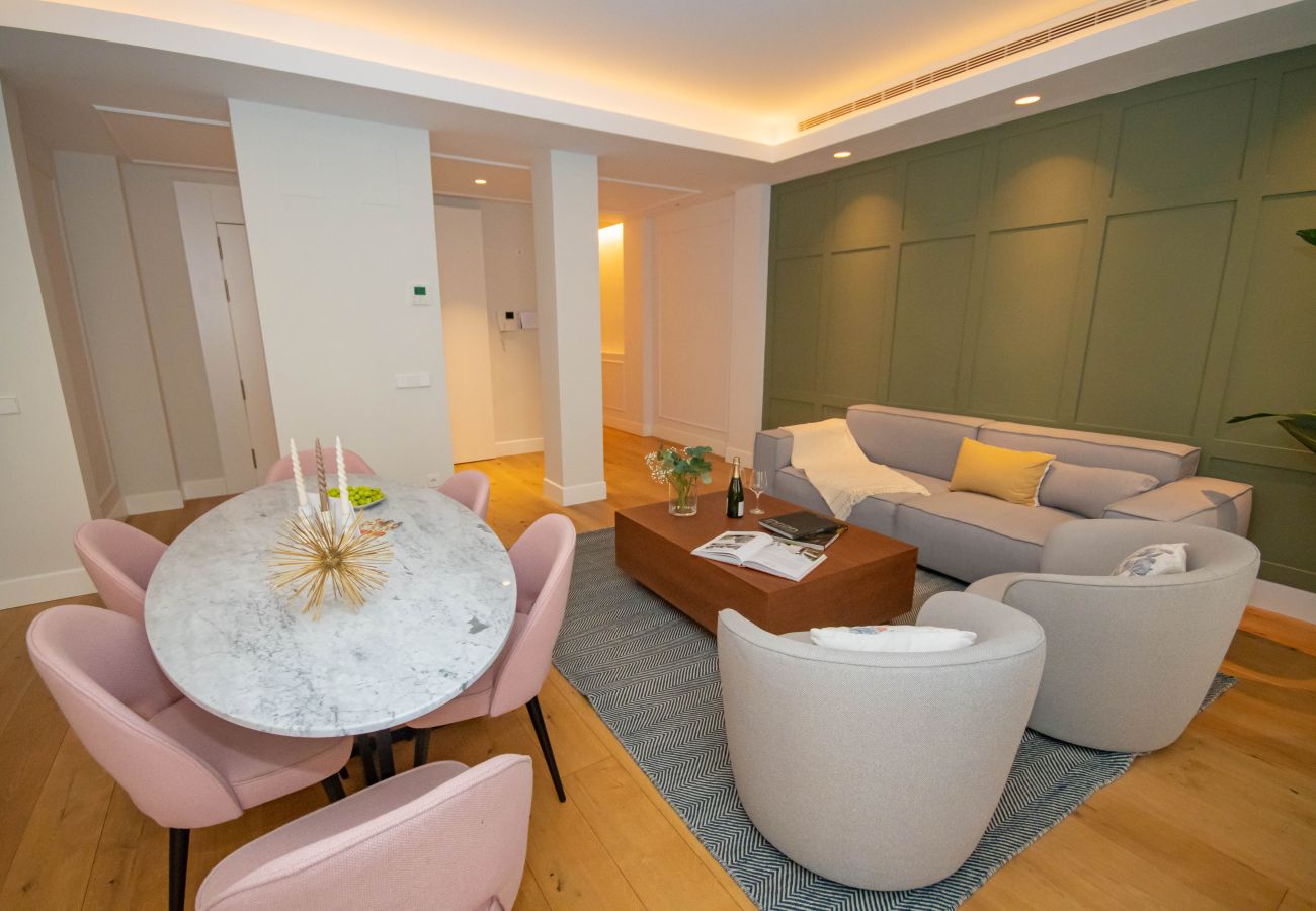 Apartment in Madrid - Luxurious and Elegant Calle Alcalá Madrid Center ALC35