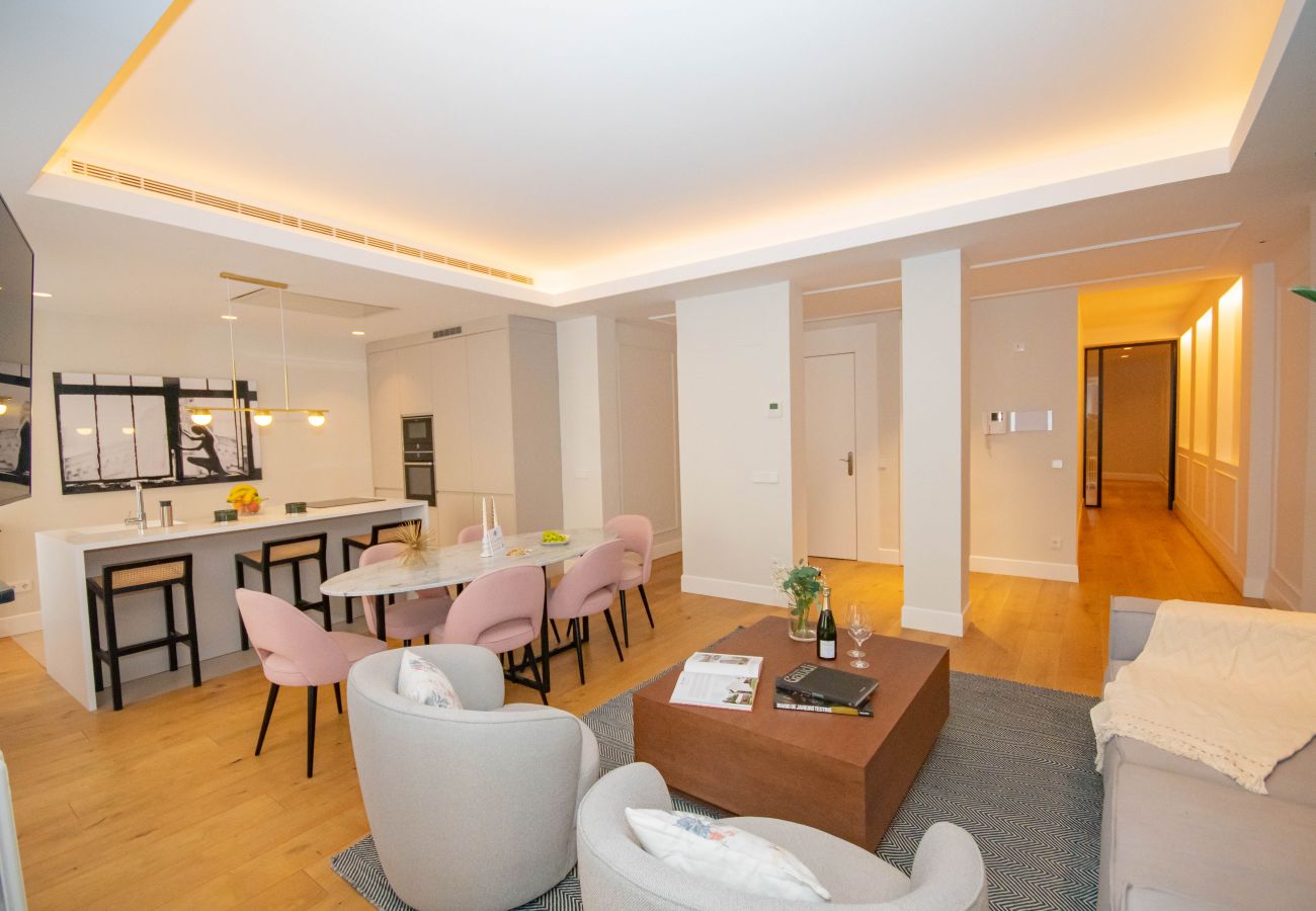 Apartment in Madrid - Luxurious and Elegant Calle Alcalá Madrid Center ALC35