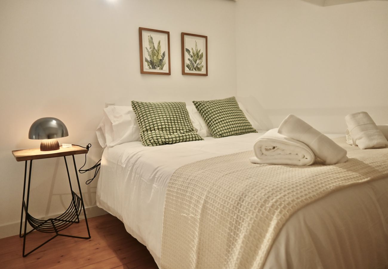 Studio in Madrid - Exquisito Estudio con Cama en Mezanine y Patio Compartido MPE35C