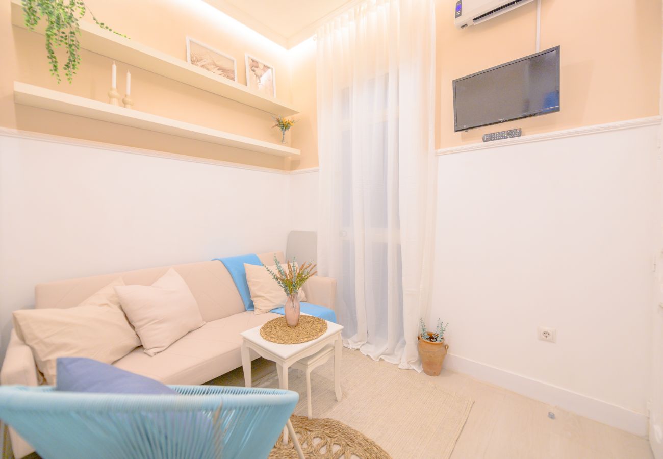Apartment in Madrid - Atractivo apartamento de un dormitorio con patio interior junto al Intercambiador de Avenida América CTG83