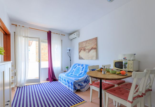  in Barcelona - Lightly, quiet, and central apartment with balcony 