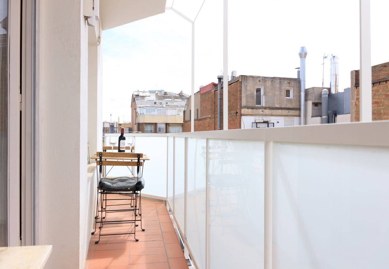 Apartment in Barcelona - Lightly, quiet, and central apartment with balcony 