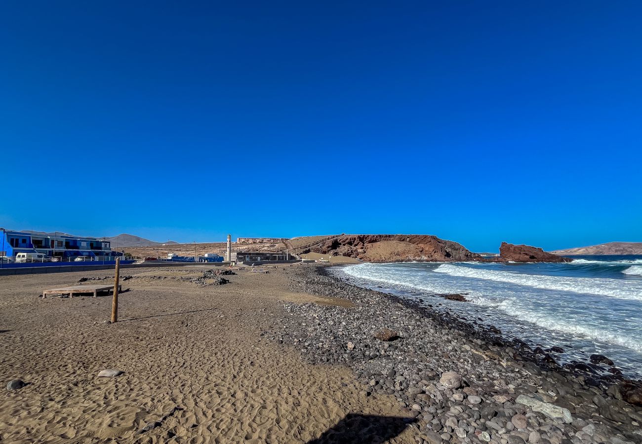 Apartment in Ingenio - El Burrero Beach with terrace and private solarium