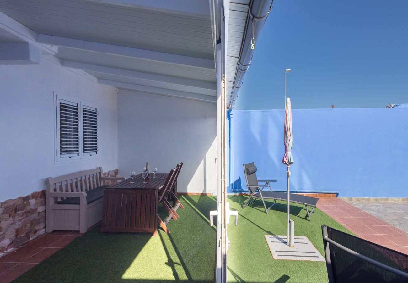 Apartment in Ingenio - El Burrero Beach with terrace and private solarium