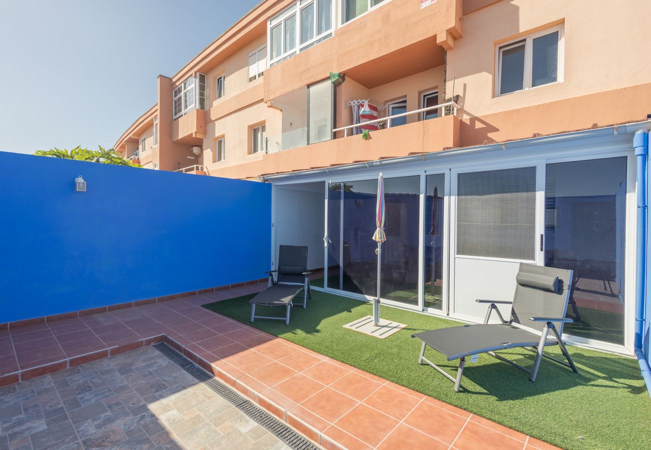 Apartment in Ingenio - El Burrero Beach with terrace and private solarium