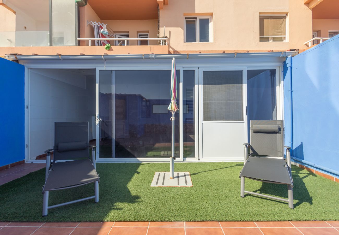 Apartment in Ingenio - El Burrero Beach with terrace and private solarium