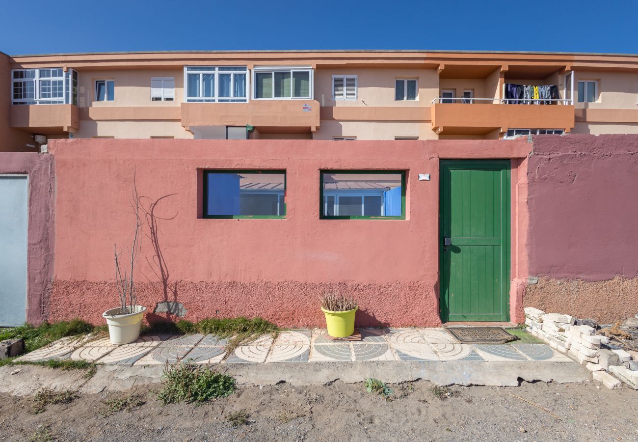 Apartment in Ingenio - El Burrero Beach with terrace and private solarium