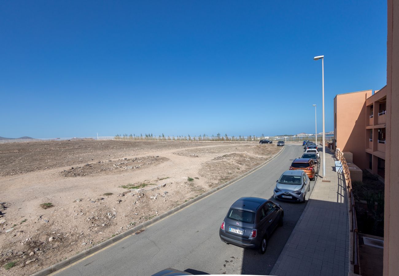 Apartment in Ingenio - El Burrero Beach with terrace and private solarium