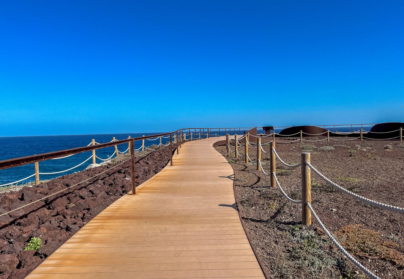 Apartment in Ingenio - El Burrero Beach with terrace and private solarium