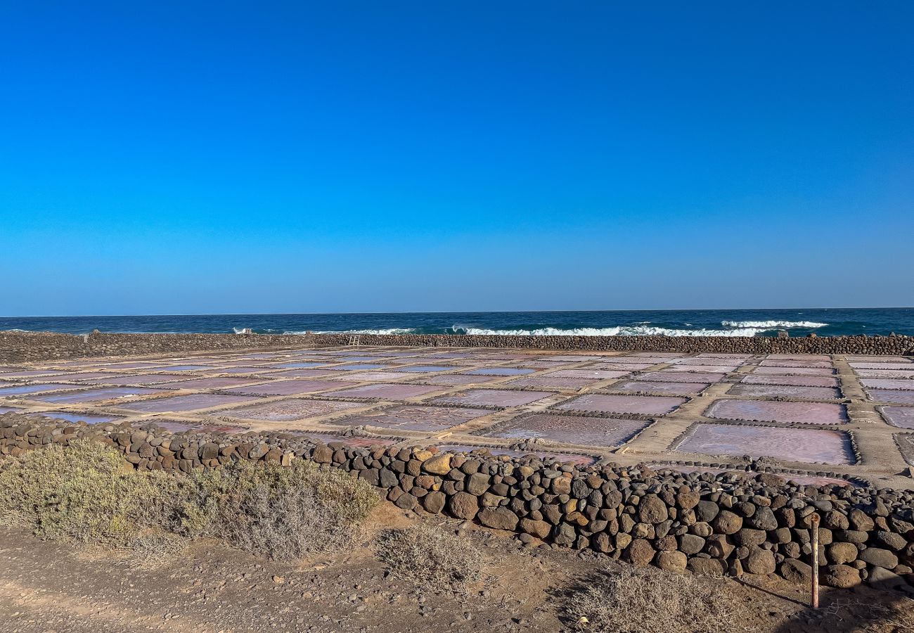 Apartment in Ingenio - El Burrero Beach with terrace and private solarium