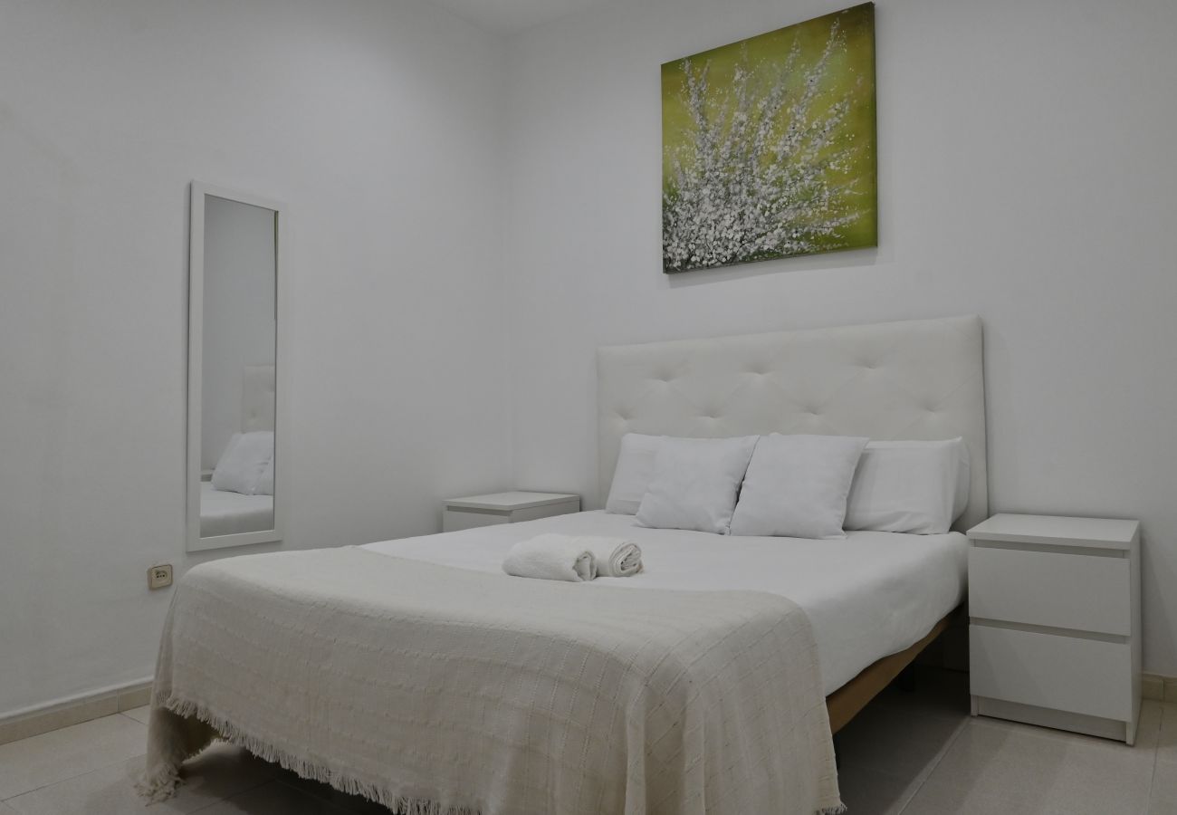 Rent by room in Madrid - Dream Room Steps from the Royal Palace of Madrid