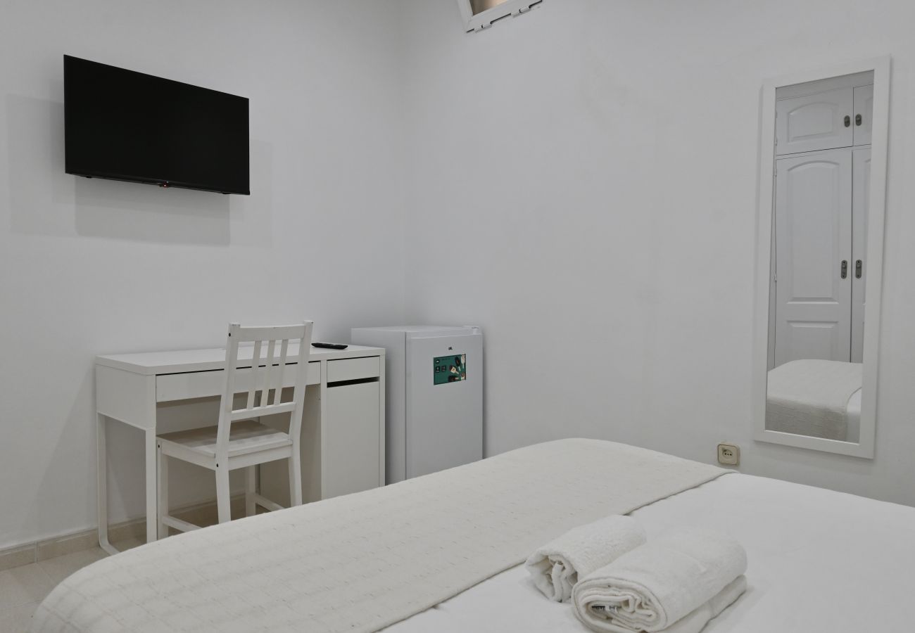 Rent by room in Madrid - Dream Room Steps from the Royal Palace of Madrid