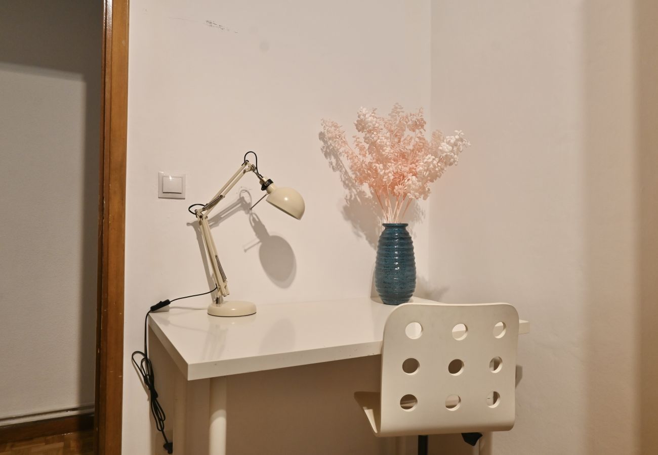 Apartment in Madrid - Four Bedroom Apartment in the Bohemian Neighborhood of Malasaña VLD13 