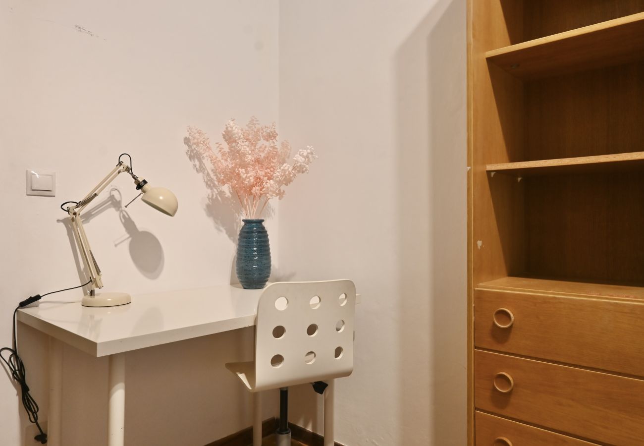 Apartment in Madrid - Four Bedroom Apartment in the Bohemian Neighborhood of Malasaña VLD13 