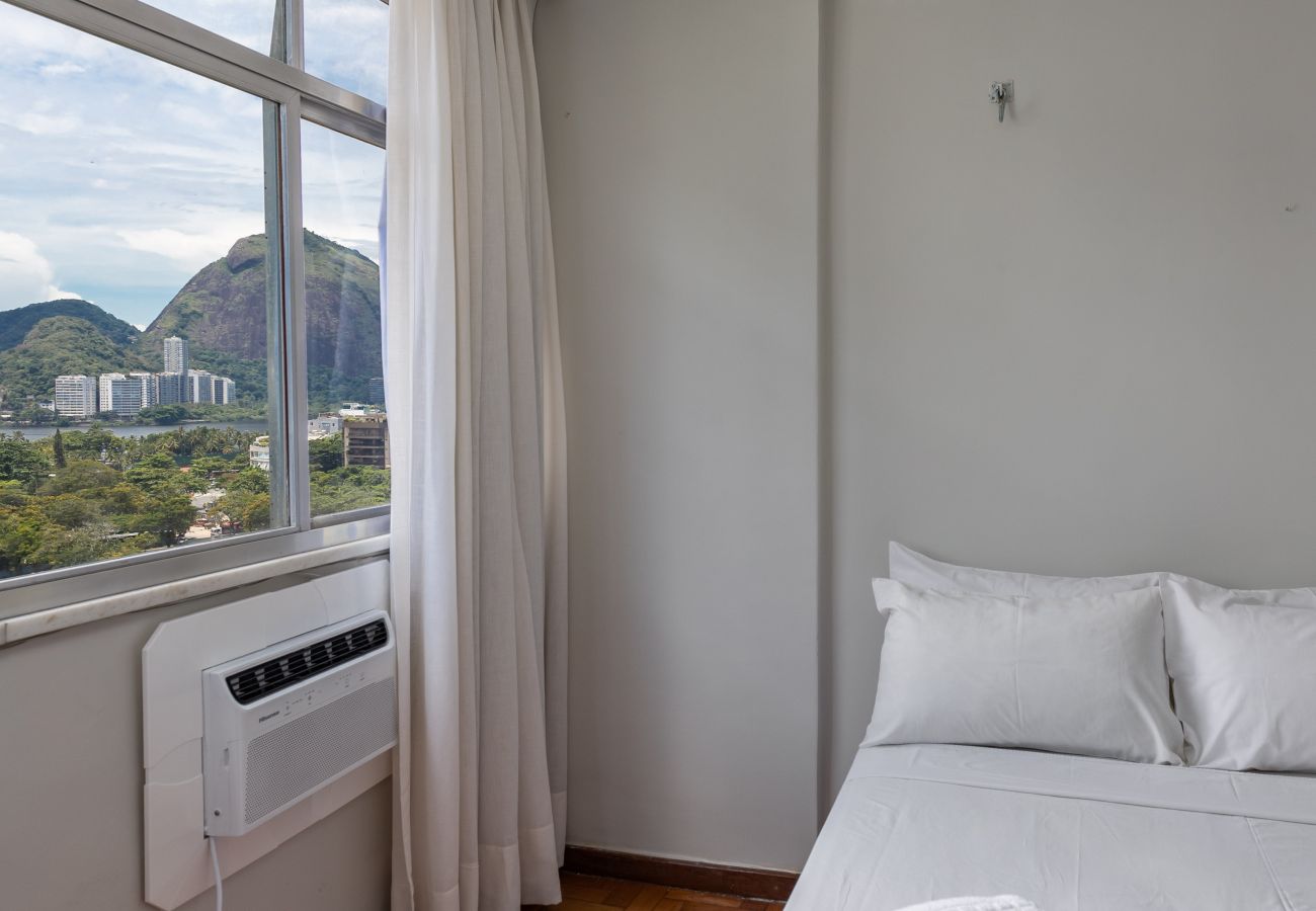 Apartment in Rio de Janeiro - 5 minutes from Leblon beach and view of Christ | AP1302