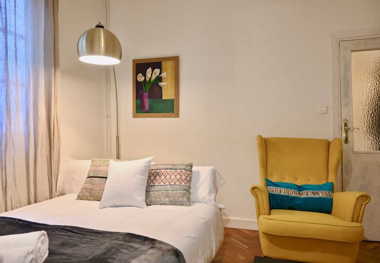 Apartment in Madrid - M (CUB23) Central and spacious 3-bedroom home in Las Cortes