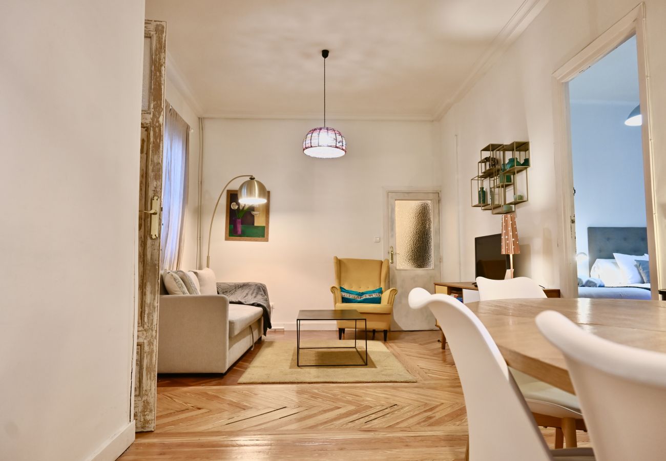 Apartment in Madrid - M (CUB23) Central and spacious 3-bedroom home in Las Cortes