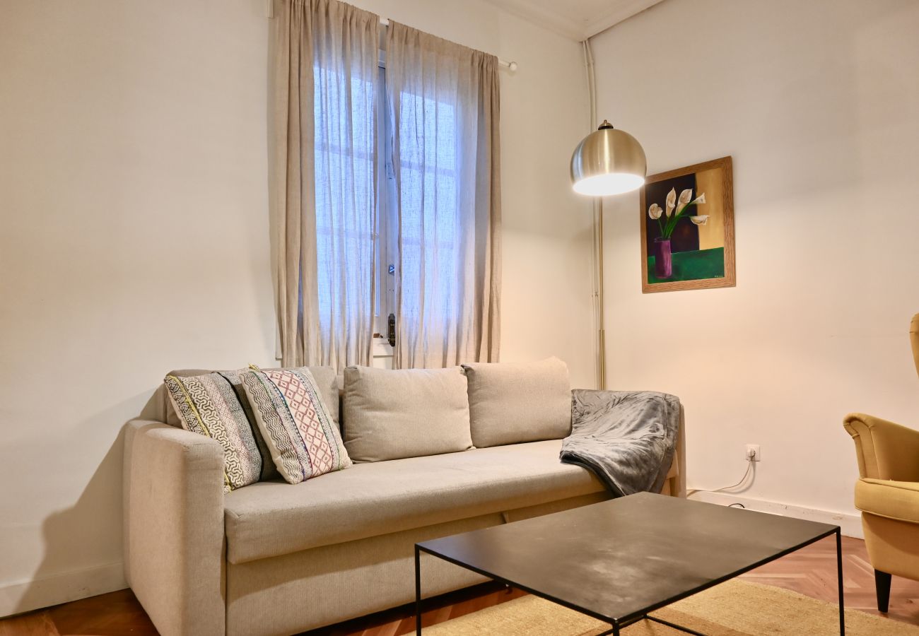 Apartment in Madrid - M (CUB23) Central and spacious 3-bedroom home in Las Cortes