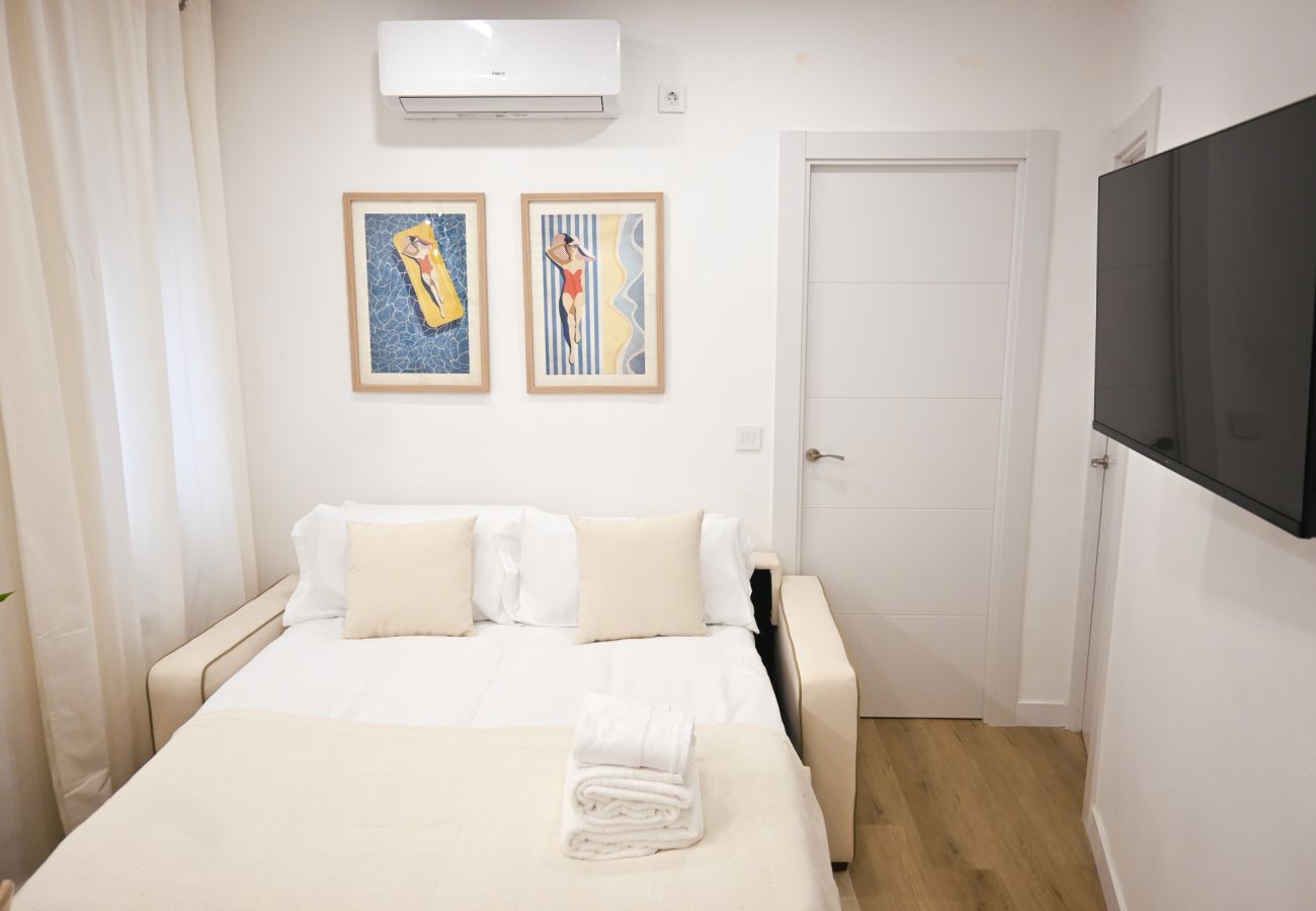 Apartment in Madrid - Splendid Three Bedroom Apartment in Cuatro Caminos: Modernity and Comfort in your New Home