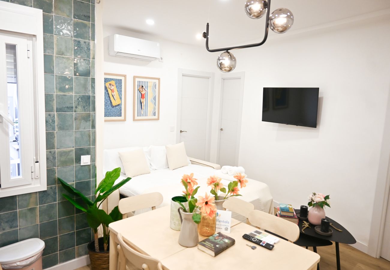 Apartment in Madrid - Splendid Three Bedroom Apartment in Cuatro Caminos: Modernity and Comfort in your New Home