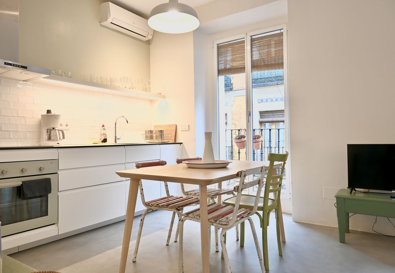 Apartment in Madrid -  Charming 2-bedroom apartment: Experience authentic Madrid life in your own space