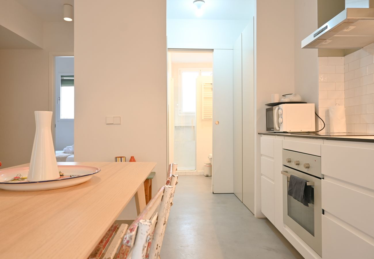 Apartment in Madrid -  Charming 2-bedroom apartment: Experience authentic Madrid life in your own space