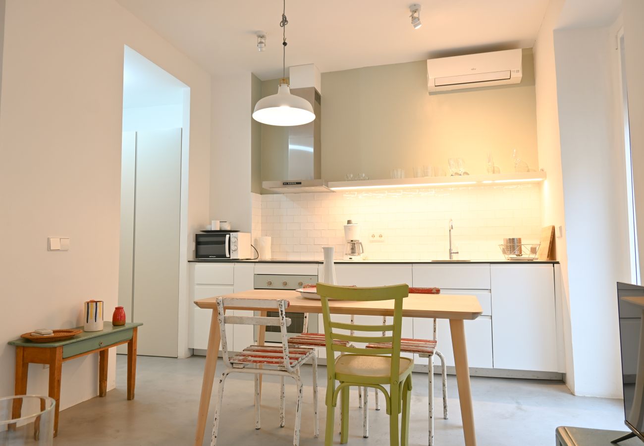 Apartment in Madrid -  Charming 2-bedroom apartment: Experience authentic Madrid life in your own space