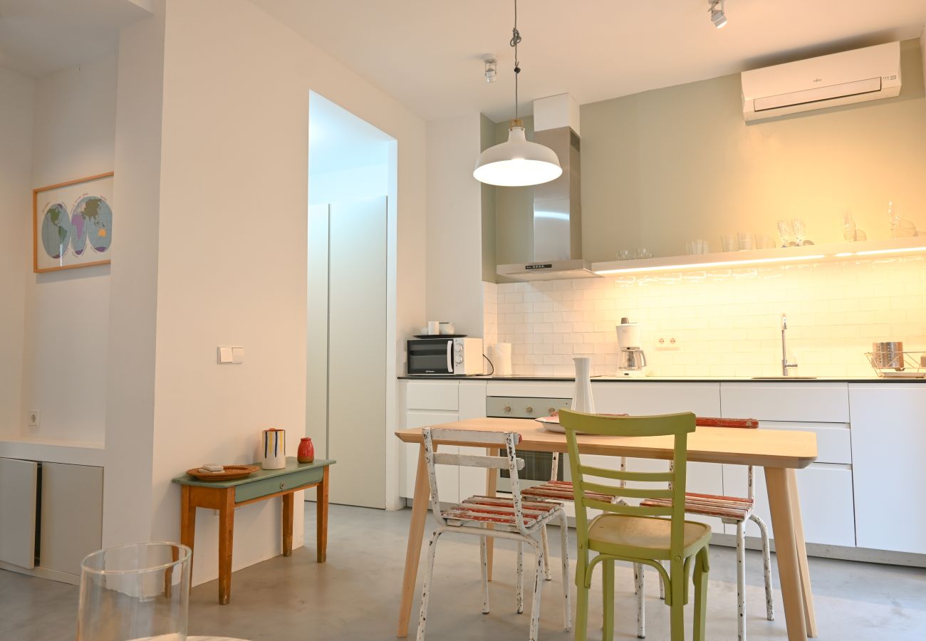 Apartment in Madrid -  Charming 2-bedroom apartment: Experience authentic Madrid life in your own space