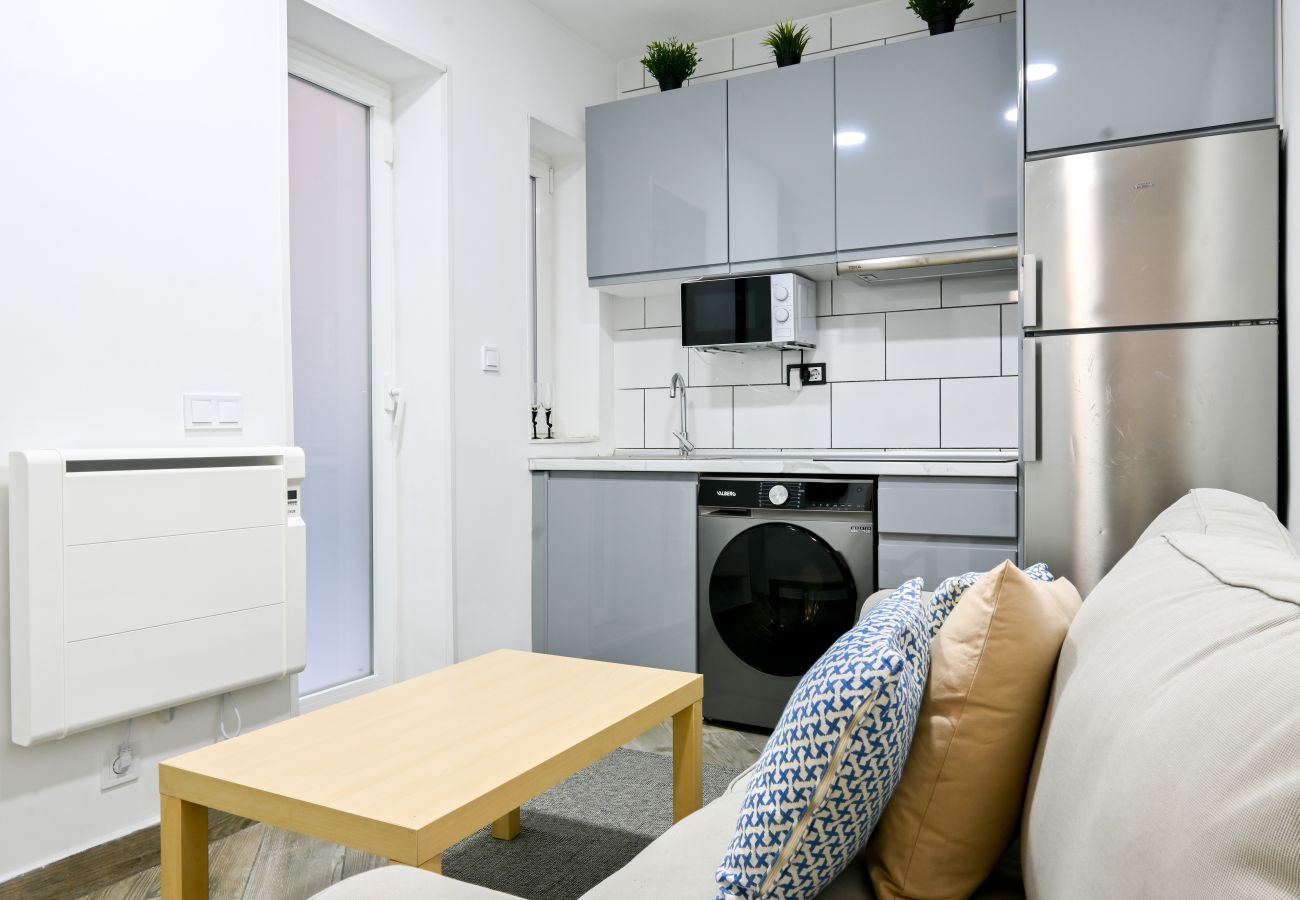 Studio in Madrid - M (RVI40) Cozy one-bedroom apartment in Cuatro Caminos