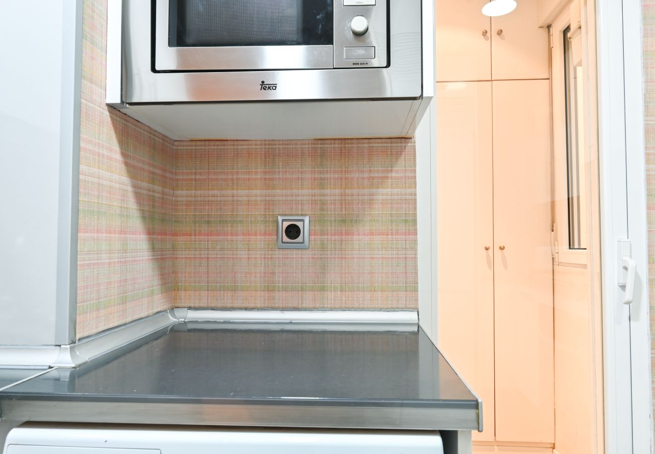 Apartment in Madrid - Spacious Three Bedroom Apartment a few minutes from the Bernabeu in Madrid 