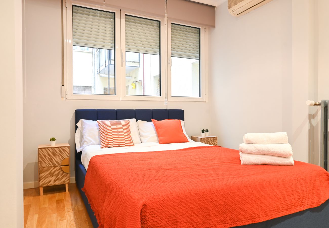 Apartment in Madrid - Spacious Three Bedroom Apartment a few minutes from the Bernabeu in Madrid 