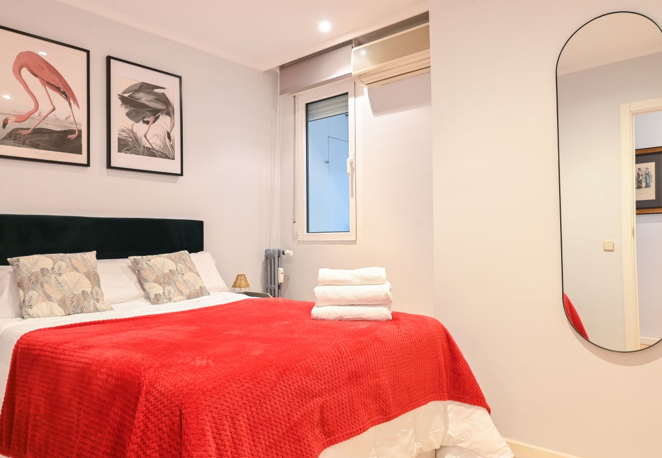 Apartment in Madrid - Spacious Three Bedroom Apartment a few minutes from the Bernabeu in Madrid 