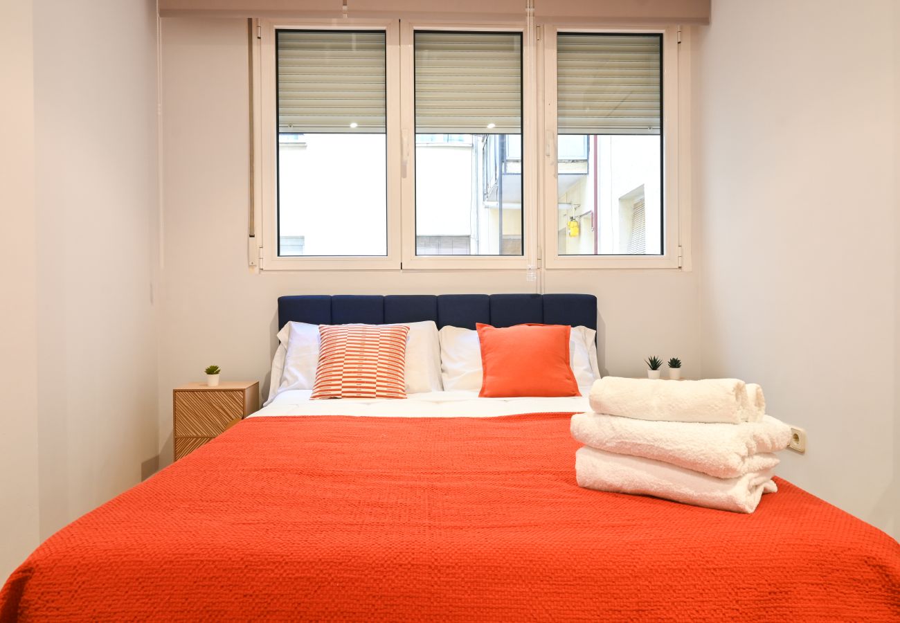 Apartment in Madrid - Spacious Three Bedroom Apartment a few minutes from the Bernabeu in Madrid 