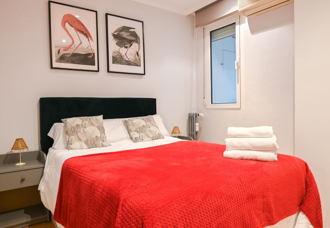 Apartment in Madrid - Spacious Three Bedroom Apartment a few minutes from the Bernabeu in Madrid 