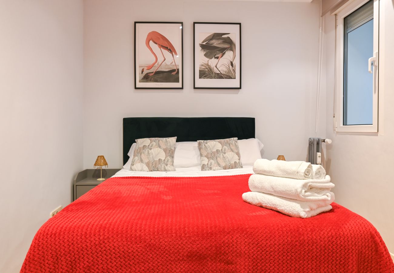 Apartment in Madrid - Spacious Three Bedroom Apartment a few minutes from the Bernabeu in Madrid 