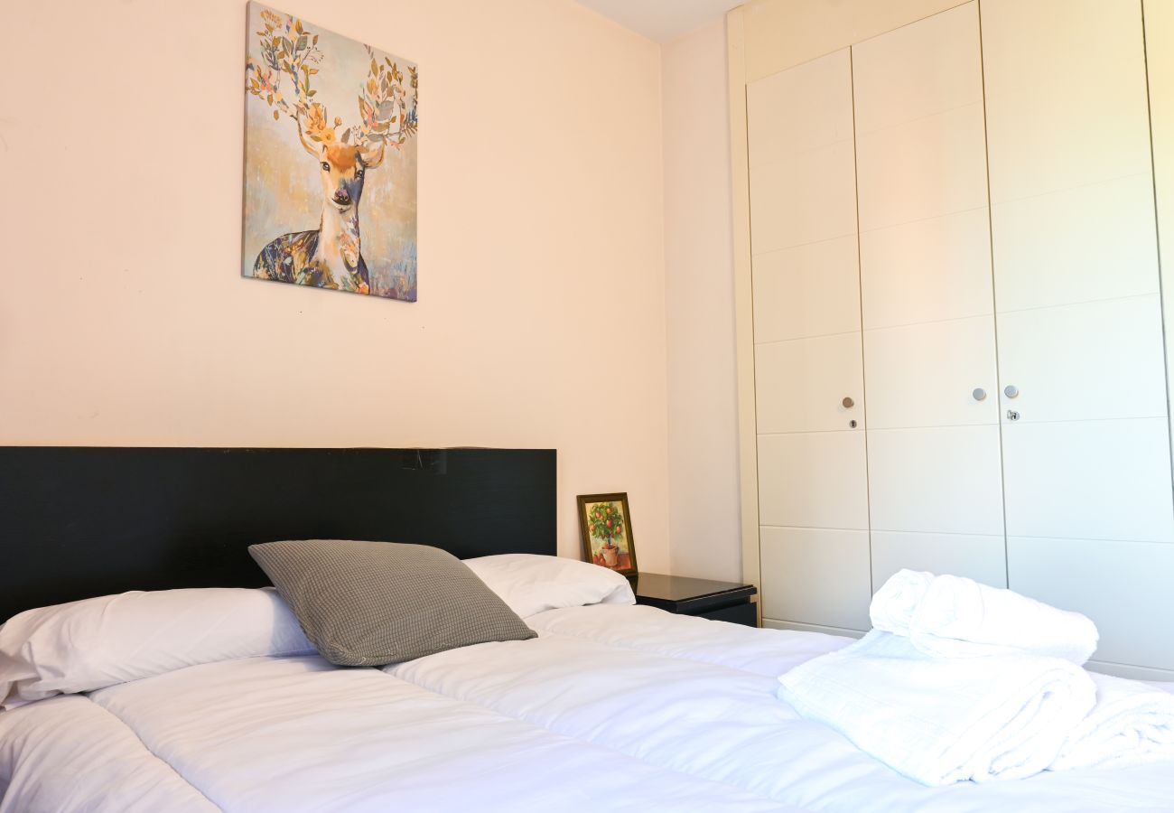 Apartment in Madrid - Spacious and bright three-bedroom apartment a few steps from the Madrid Planetarium 