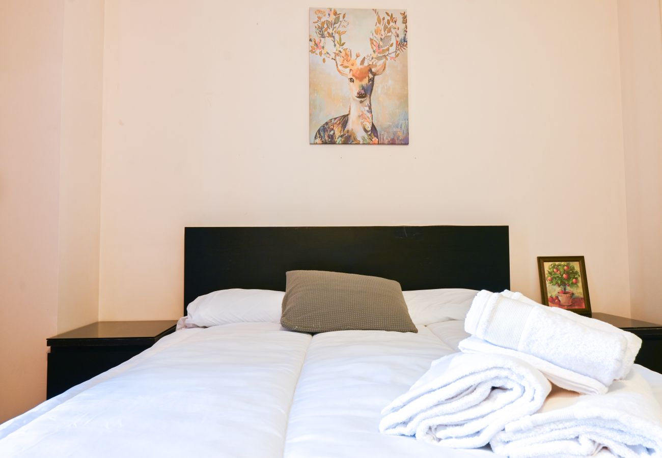 Apartment in Madrid - Spacious and bright three-bedroom apartment a few steps from the Madrid Planetarium 