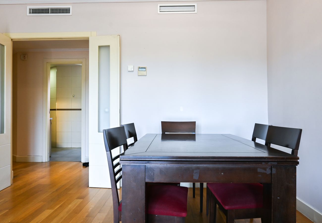 Apartment in Madrid - Spacious and bright three-bedroom apartment a few steps from the Madrid Planetarium 