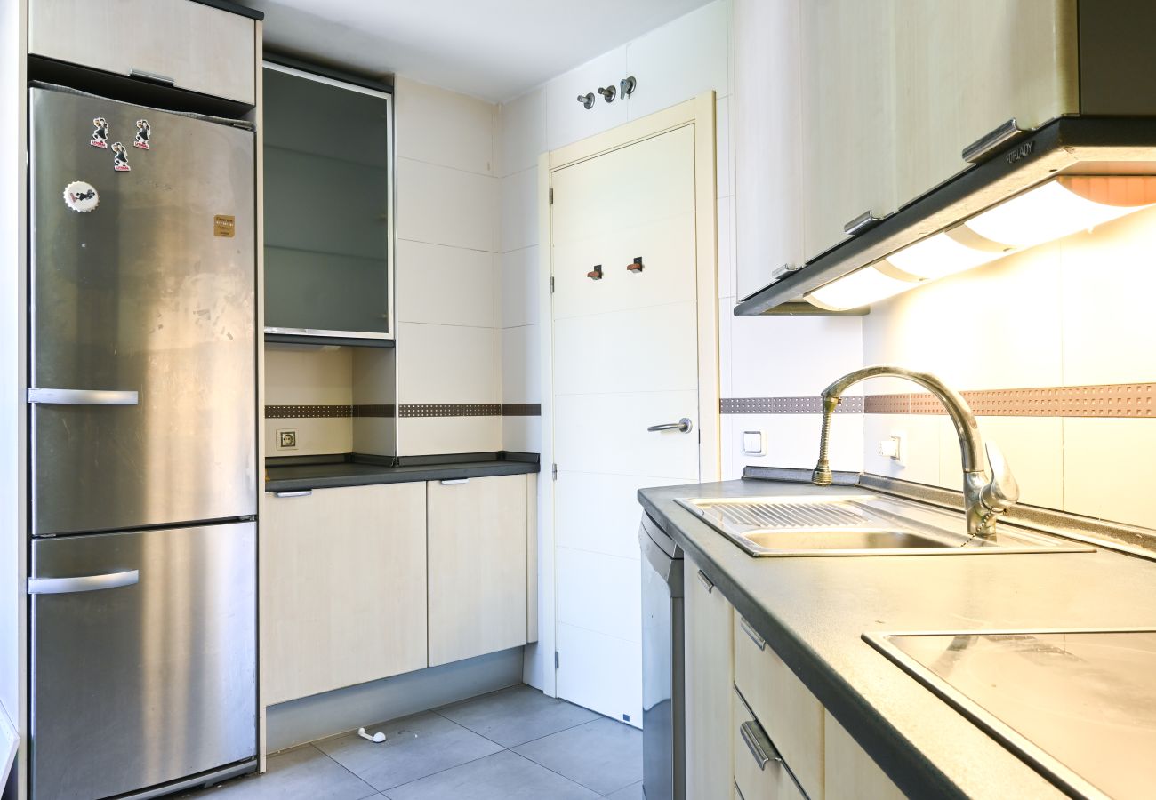 Apartment in Madrid - Spacious and bright three-bedroom apartment a few steps from the Madrid Planetarium 