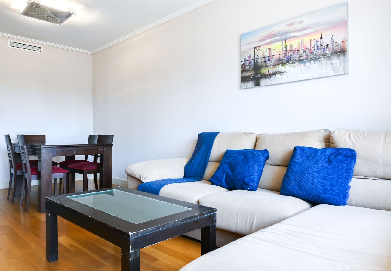 Apartment in Madrid - Spacious and bright three-bedroom apartment a few steps from the Madrid Planetarium 