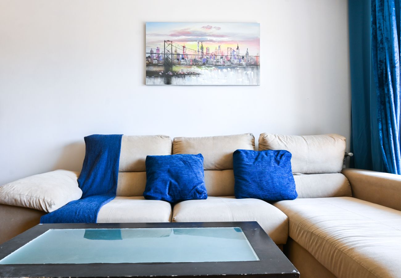 Apartment in Madrid - Spacious and bright three-bedroom apartment a few steps from the Madrid Planetarium 