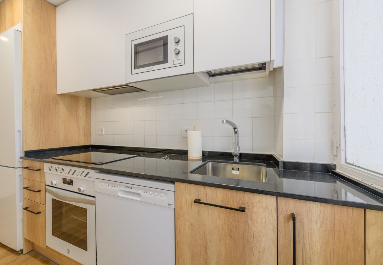 Rent by room in Madrid - Acogedora habitación con cama doble cerca al Polideportivo Los Cantos en Alcorcón SAP35A