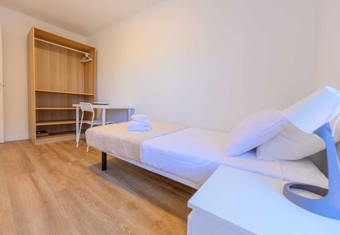 Rent by room in Madrid - Acogedora habitación cerca al Polideportivo Los Cantos en Alcorcón SAP35C