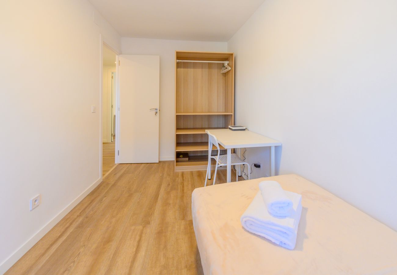 Rent by room in Madrid - Acogedora habitación cerca al Polideportivo Los Cantos en Alcorcón SAP35C